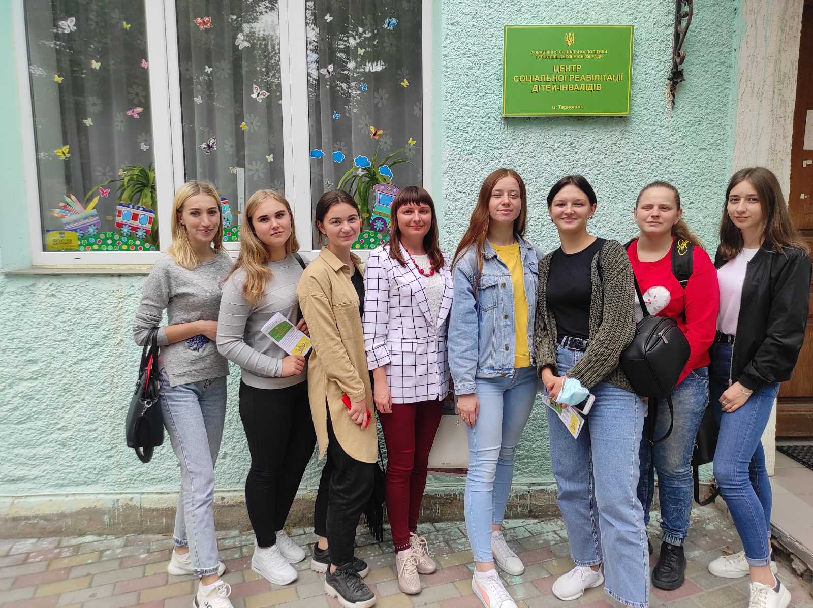 Майбутні логопеди і доцент кафедри соціальної роботи та менеджменту соціокультурної діяльності Галина Михайлівна Олійник відвідали Центр соціальної реабілітації дітей-інвалідів